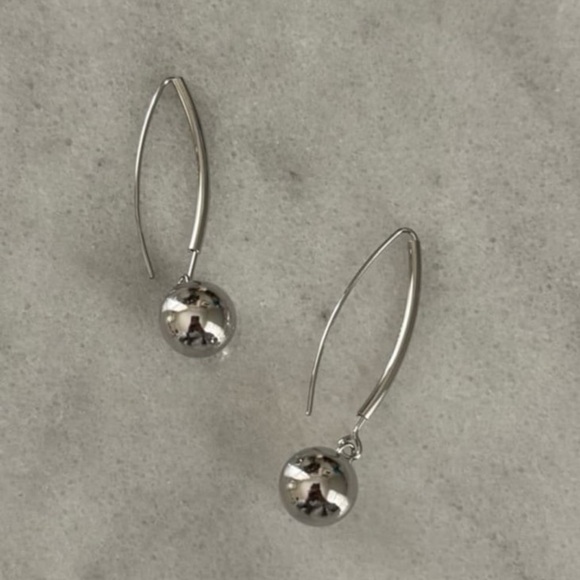 Sterling Silver Hook Dangle Ball Hoop Earrings
Brand New - Picture 4 of 4